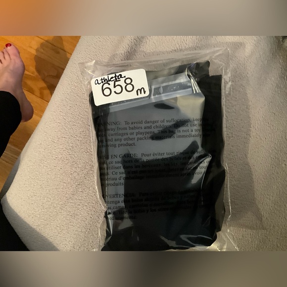 Athleta Momentum Tank, Black SIZE Medium - Picture 9 of 9